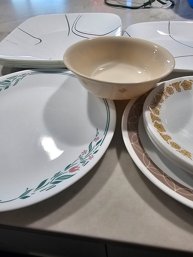 Mismatched corelle plates in Kitchen & Dining Wares in Calgary - Image 4