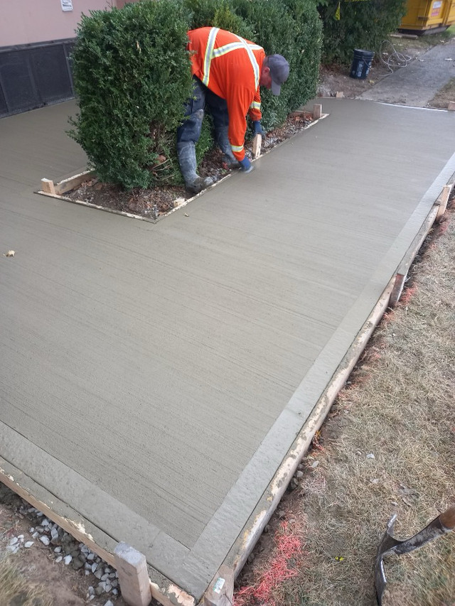 Top Quality Stamped & Broom Finish Driveways, Walkways, Pads in Brick, Masonry & Concrete in Mississauga / Peel Region - Image 4