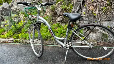 Fuji cross-town bike for sale (cash only), View more