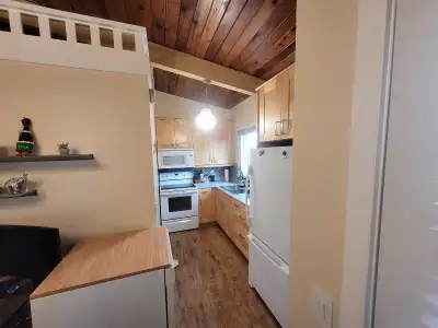 ** Available Jan 1** Quiet townhouse located in sw Calgary, plenty of greenspace, walking paths and...