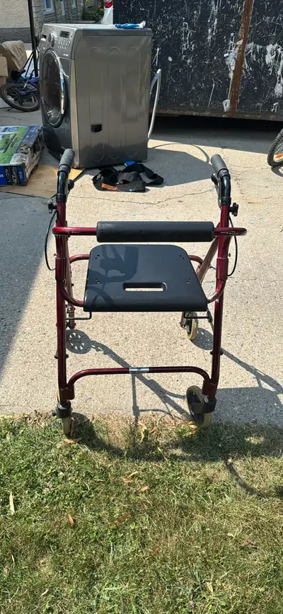 This pre-owned Drive Medical four-wheeled walker offers reliable mobility support with a sturdy fram...