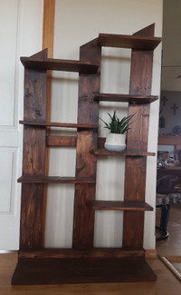WOODEN PLANT STAND