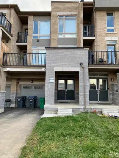 Available for Rent Immediately - Gorgeous 3 Bedroom 2.5 Washroom Urban 3 Storey Townhouse, Freshly P...