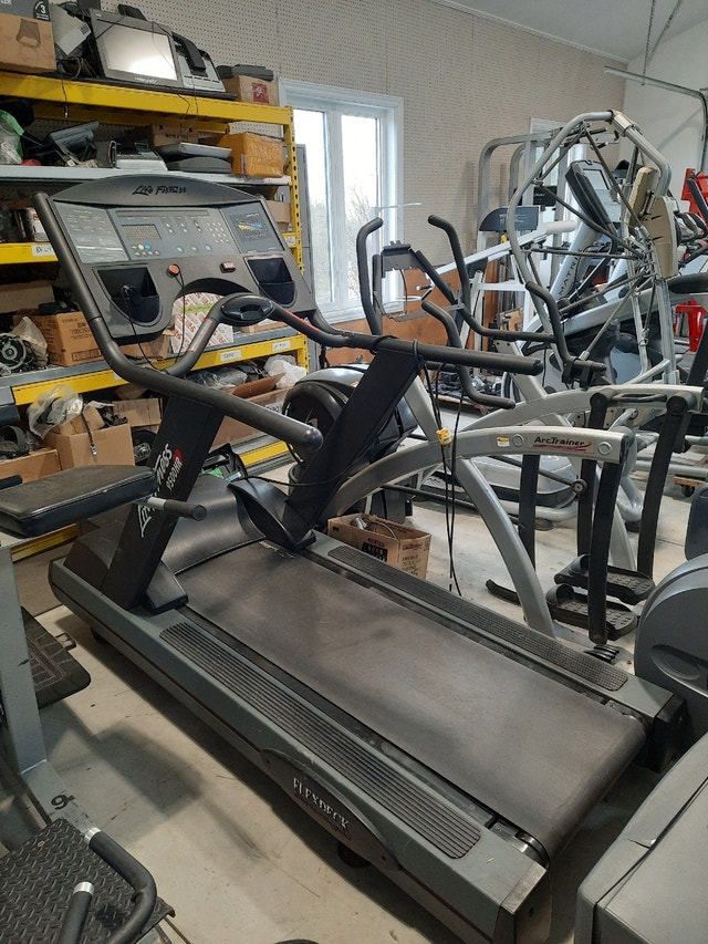 Life Fitness Commercial Treadmill 9500HR Exercise Equipment