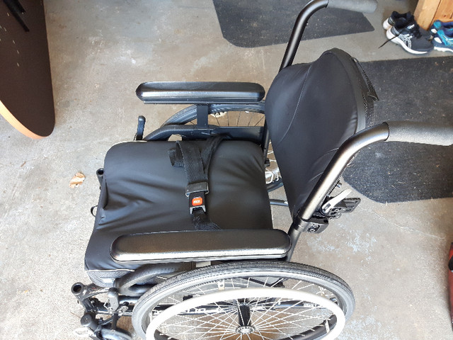 Helio A7 Small Light Folding Aluminum Wheelchair in Health & Special Needs in Pembroke - Image 4