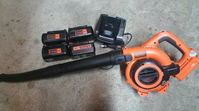 40V Black and Decker batteries and blower in Lawnmowers & Leaf Blowers in Kitchener / Waterloo - Image 3