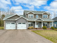 58 St. George Crescent- Gorgeous, Family Home!