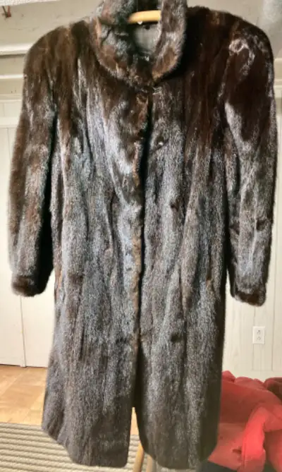 Manteau de fourrure, View more