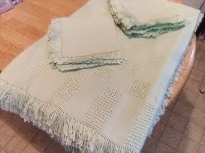 nappes et napperons  et coussin de plume , View more