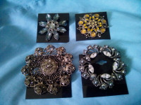 Vintage jewellery Brooches, rhinestones, necklace