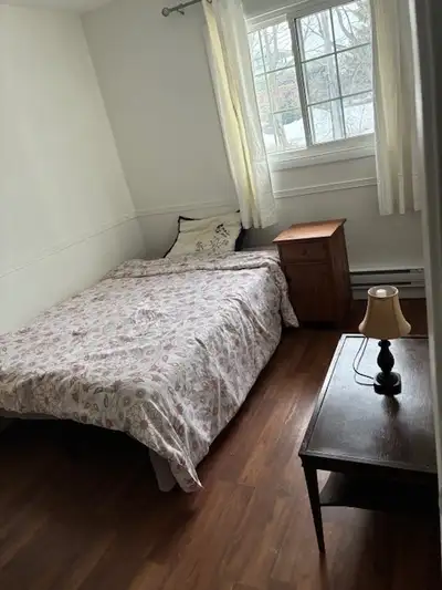 Beautiful, Fully Furnished Upstairs Room in Uxbridge – Available December 1st Looking for a quiet, c...