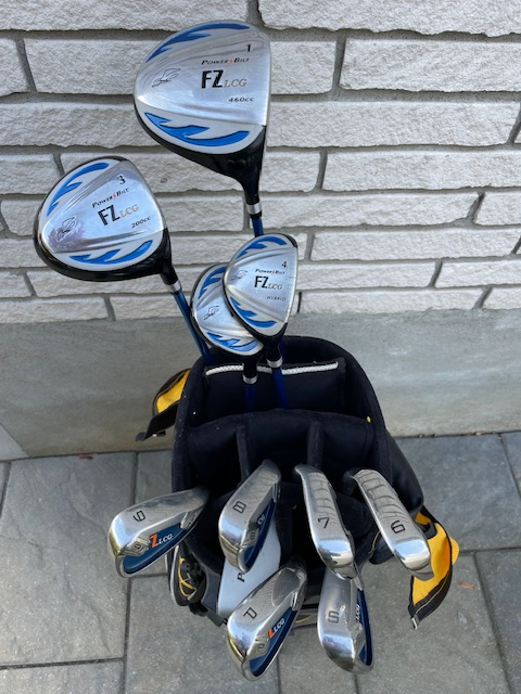 LADY RIGHT HANDED GOLF CLUB SET + BAG in Golf in Ottawa - Image 4