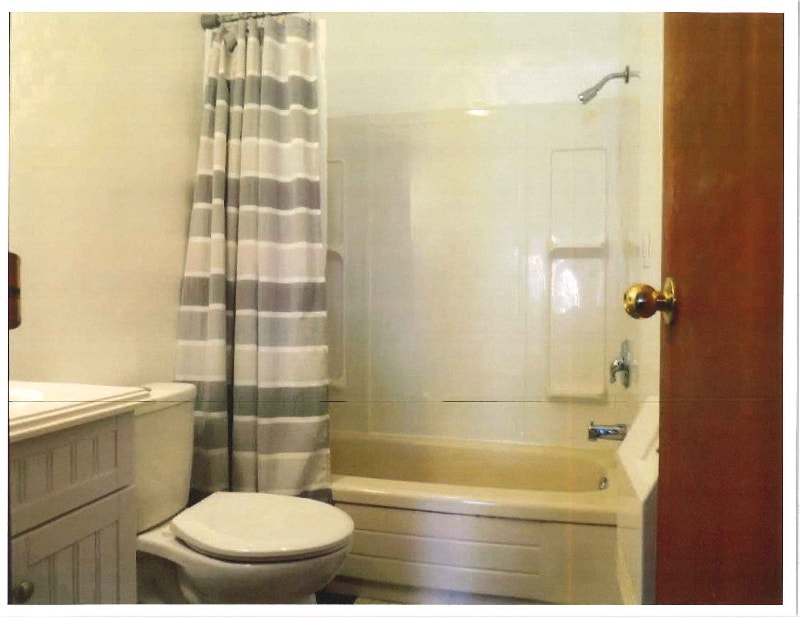 CAMPBELLFORD BRIGHT, SPACIOUS & NEWLY RENOVATED DOWNTOWN APT Long