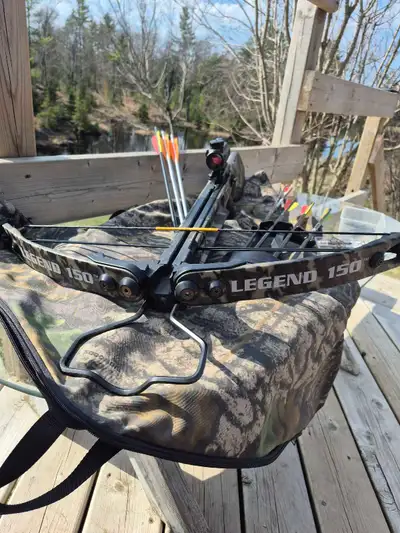 In great shape, comes with practise and hunting arrows, bunch of arrowheads (some never used), backp...