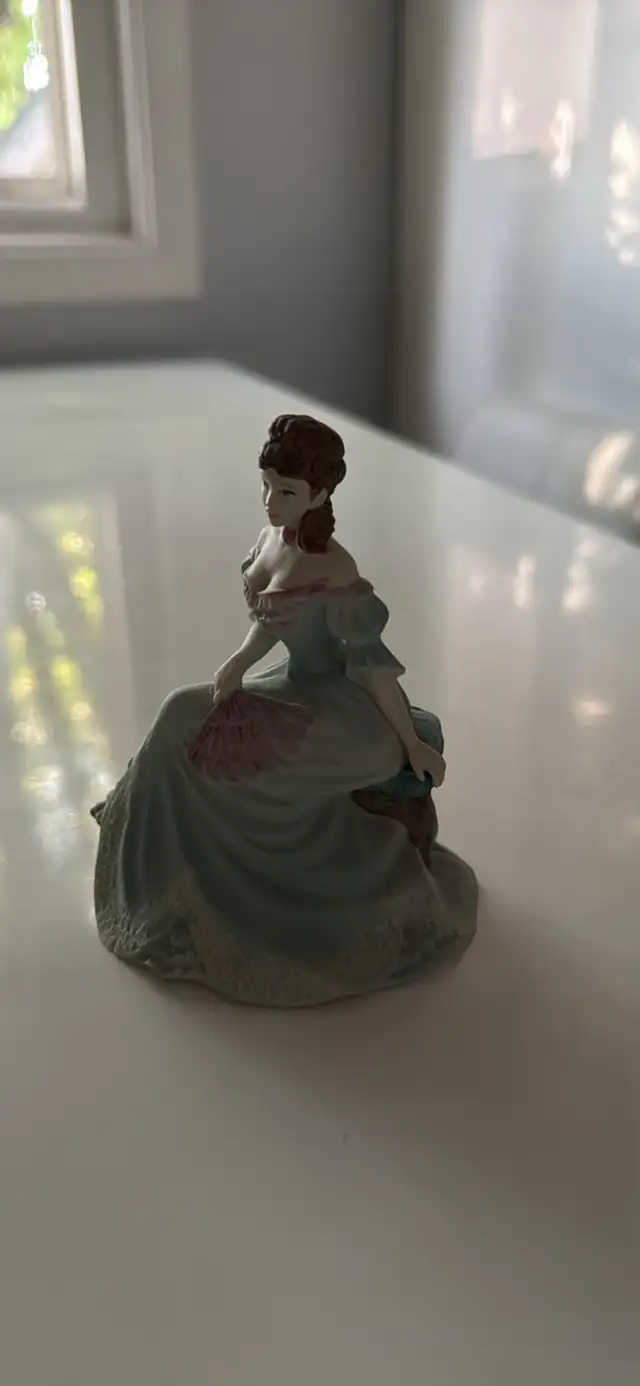 Coalport Porcelain Figurine Beau Monde     Beatrice in Arts & Collectibles in London - Image 3