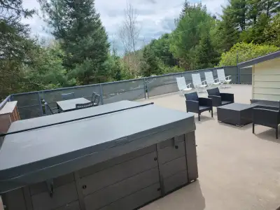Maison chalet au bord de leau a lentree du parc du mont tremblan