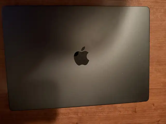 MacBook Pro 16” M3 – 18GB RAM – Near New (10 Battery Cycles) in Laptops in Edmonton - Image 4