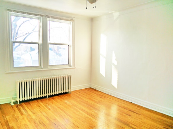 WOW! 4 CAC. BEAU GRAND CONDO/APT. EXCELLENT QUARTIER. MONT ROYAL — photo 1
