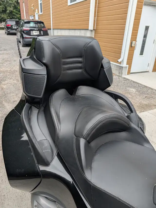 Spyder RT-S in Touring in West Island - Image 9