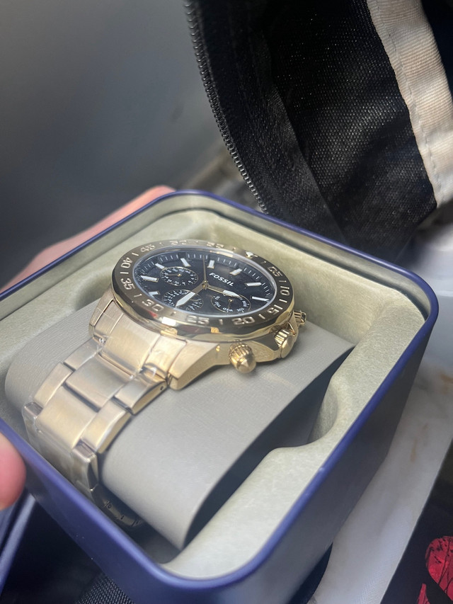 Fossil watch brand new dans Bijoux et montres  à Laval/Rive Nord - Image 2