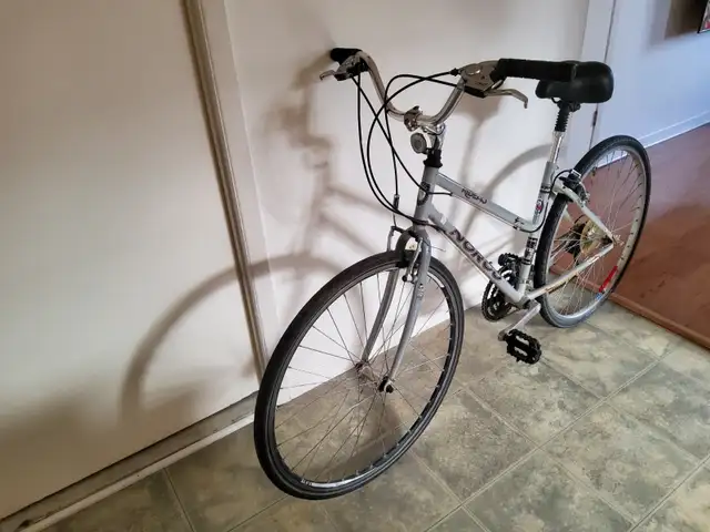Vélo hybride Norco Rideau 21 vitesses in Cruiser, Commuter & Hybrid in City of Montréal - Image 3