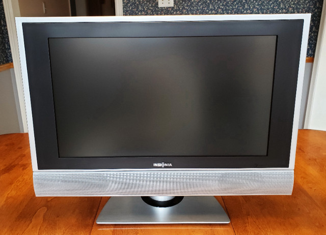 Insignia 20” LCD TV Model NS-20WLCD in TVs in Oshawa / Durham Region