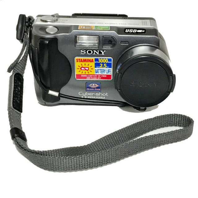 SONY Digital Still Camera in Cameras & Camcorders in Gatineau