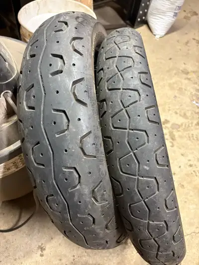 Front tire 100/90 18 Rear tire 150/70 R17 Came off of a 2019 triumph street twin. 2500 kms. Very goo...