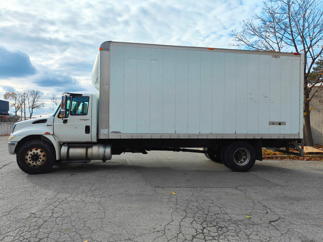 BUSINESS CLOSING - 2011 International DuraStar Maxforce in Heavy Trucks in City of Toronto - Image 4