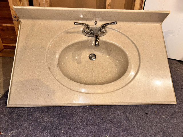 Washroom sink in Other in Gatineau