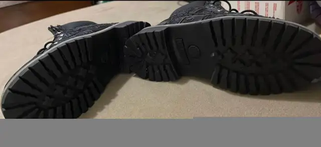 Black Timberland Graffiti boots  in Kids & Youth in Peterborough - Image 4