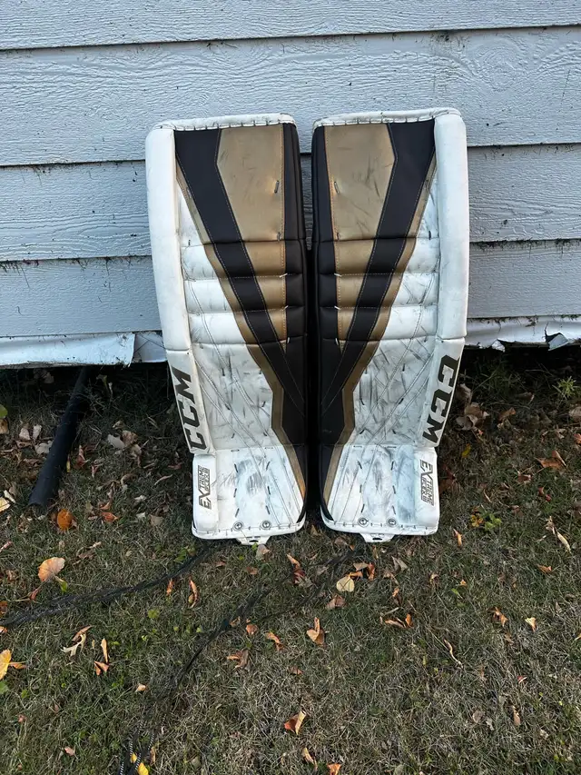 Ccm eflex 3 35+2 in Hockey in Portage la Prairie - Image 2