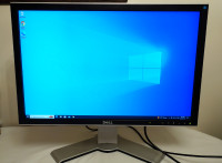 Dell UltraSharp 2407WFP 24" Multi In/Out Card Reader LCD Monitor