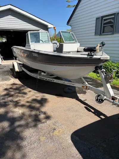 Motors a 2001 mercury 115 2stroke runs good. Boat has new floor last year and seats. Could use few p...