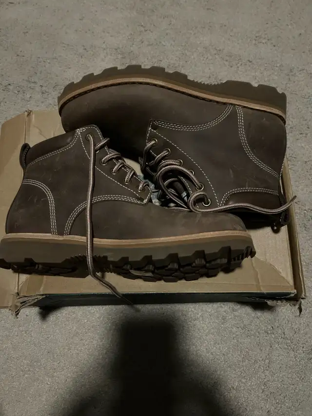 Women’s Roots Tuff Leather Boots Size 6 in Women's - Shoes in City of Toronto - Image 2