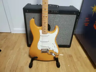 Fender Stratocaster USA 2003 avec 7-way mod switch (7 configurations de pickups au lieu de 5). La gu...