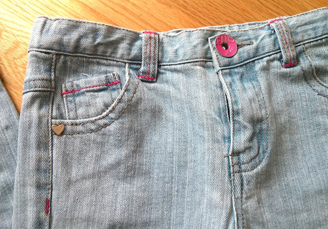 Jeans «BLU» 5 ans / fillette dans Vêtements - 5T  à Longueuil/Rive Sud - Image 2