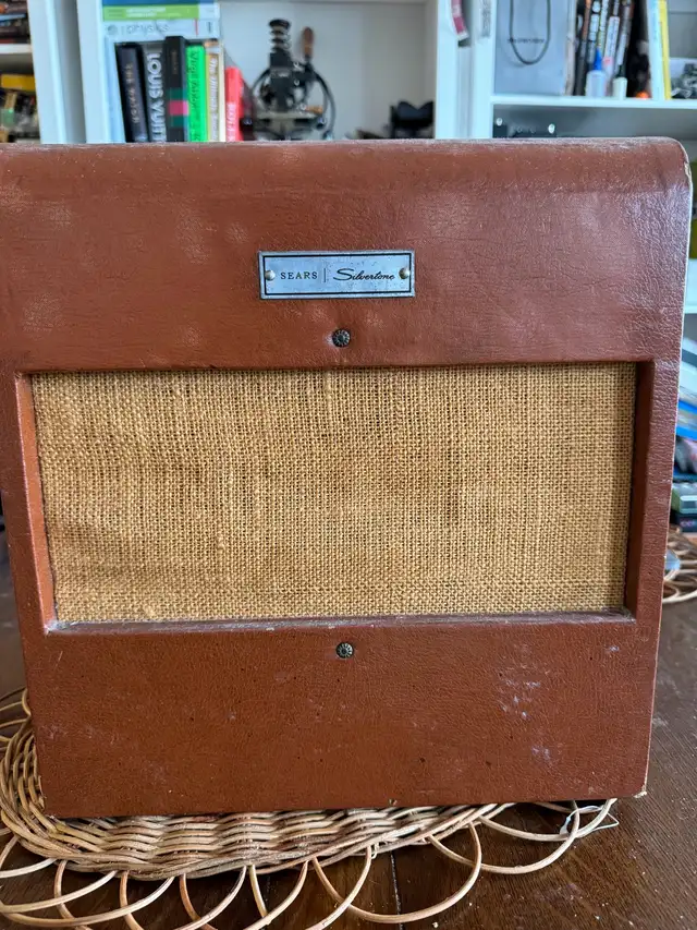 Silvertone Sears 1430 Guitar Amplifier in Amps & Pedals in City of Toronto - Image 2