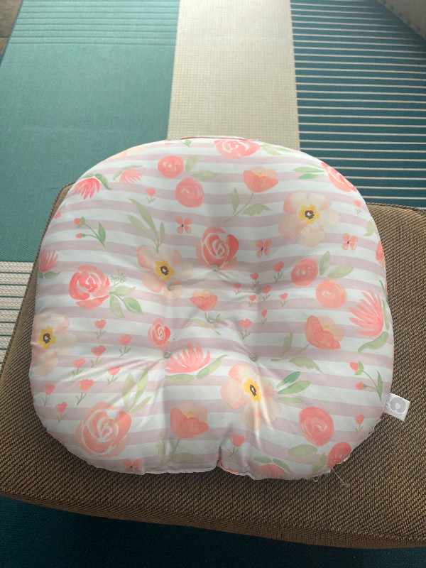 Boppy baby pillow & BF pillow in Feeding & High Chairs in Gatineau