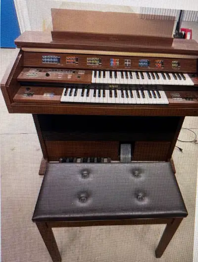 Selling a vintage Japanese-made Yamaha Electone FE-40 dual-manual home console organ in great cosmet...