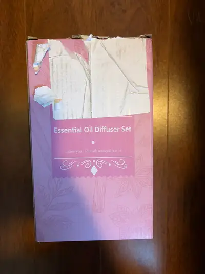 Essential Oil Diffuser Set Brand New! With unopened essential oils (rose, lavender, eucalyptus, tea...