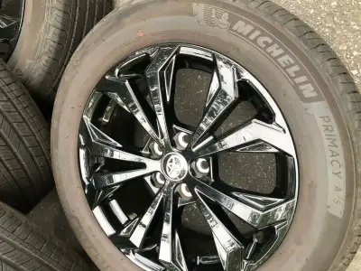 For sale Toyota RAV4 Michelin Primacy All Season tires 225/60R18 on Toyota Factory shiny and new all...
