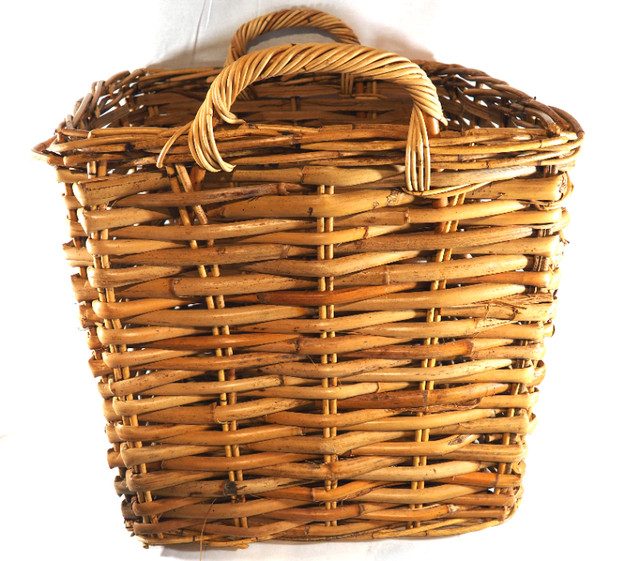 Large Wicker Basket with Handles (18"x18"x18") in Storage & Organization in St. Albert - Image 3