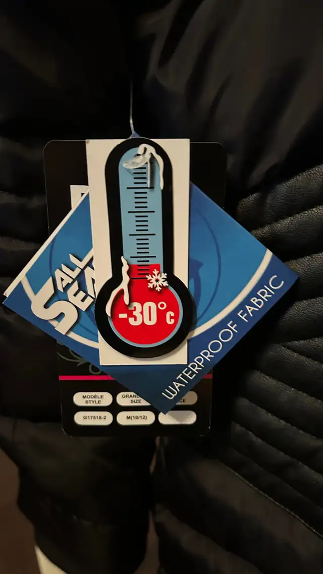 New girls winter jacket size m (10-12) in Kids & Youth in Laval / North Shore - Image 4