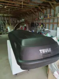 Thule Mountaineer for sale. Extra large box