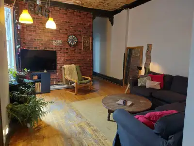 Chambre dispo dans colocation - 3 minutes du métro Mont-Royal - Dispo dès à présent Bonjour à tou.te...