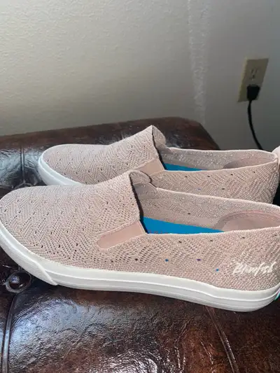 Blowfish womens Mintree slip on sneakers size 9M, View more