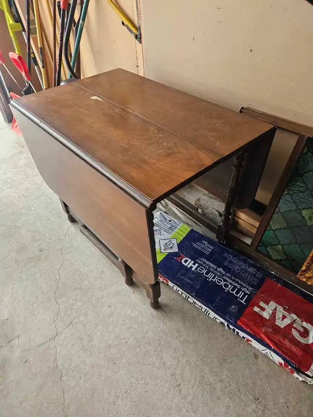 leaf table in Dining Tables & Sets in Winnipeg - Image 2