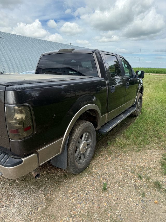 2005 Ford F150 crew cab s/b 4x4 for sale  in Cars & Trucks in Lethbridge - Image 2