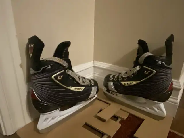 Hockey skates- Youth in Skates & Blades in Windsor Region - Image 3